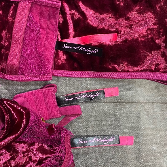 Seven ‘til Midnight 3-Piece Velvet and Lace Set NWT [729] - Picture 10 of 15